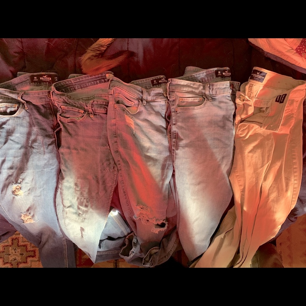 4 PAIRS OF HOLLISTER JEANS 1 PAIR AE